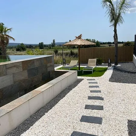 Piscine A Debordement فيلة