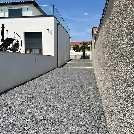 Piscine A Debordement فيلة