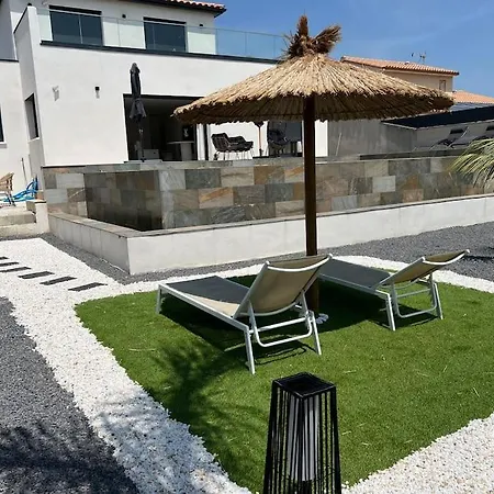 Piscine A Debordement فيلة