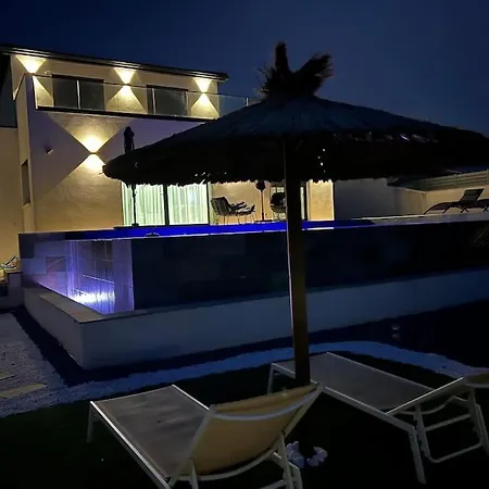Piscine A Debordement