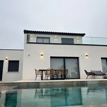 Villa Piscine A Debordement Pignan