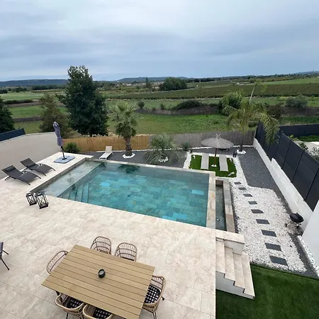 Piscine A Debordement فيلة *